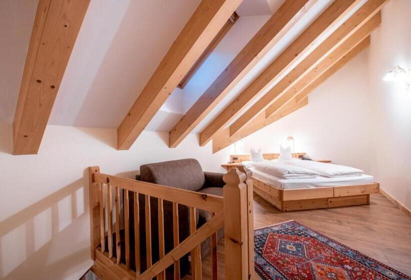 جناح, Renè Dolomites Boutique