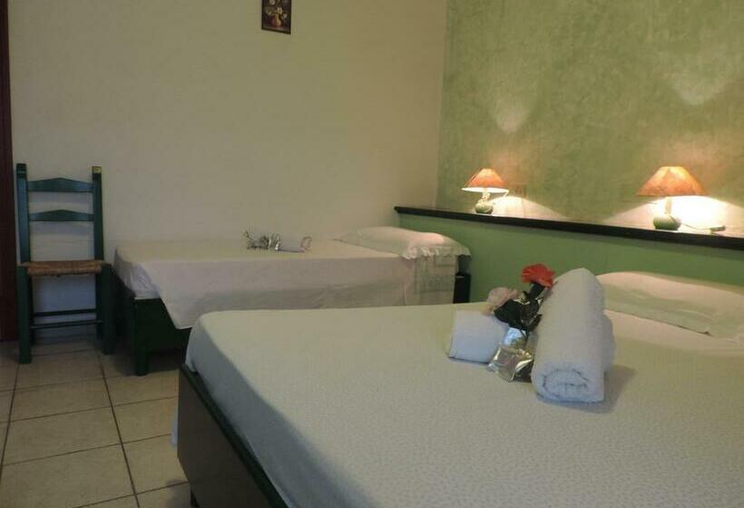 חדר סטנדרט לשלושה, S Ustiarvu