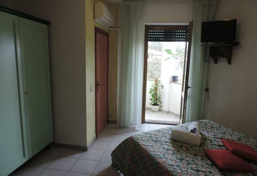 חדר סטנדרט עם מרפסת, S Ustiarvu