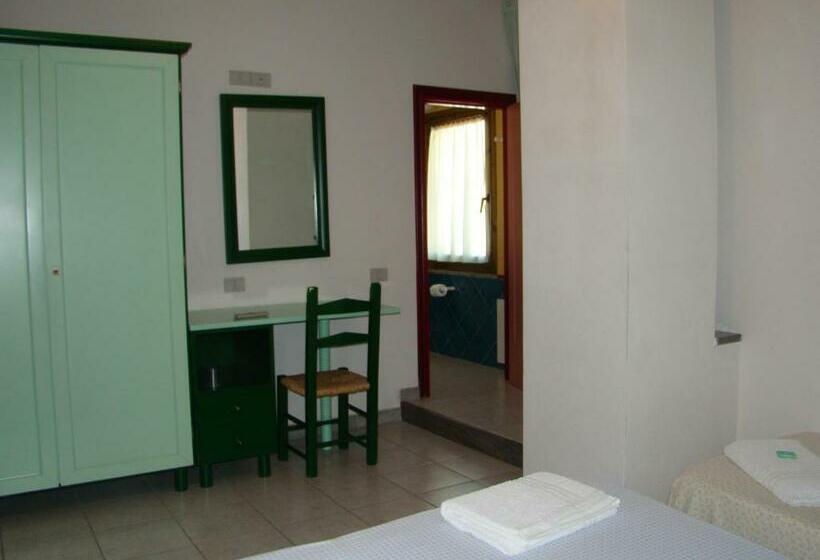 חדר סטנדרט עם מרפסת, S Ustiarvu