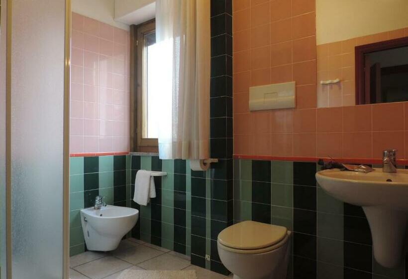 חדר סטנדרט עם מרפסת, S Ustiarvu