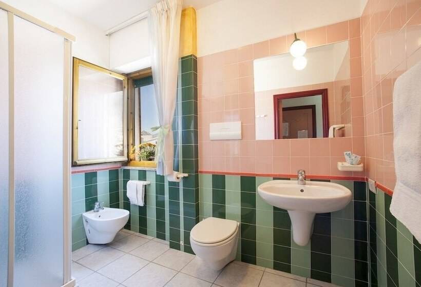 חדר סטנדרט, S Ustiarvu