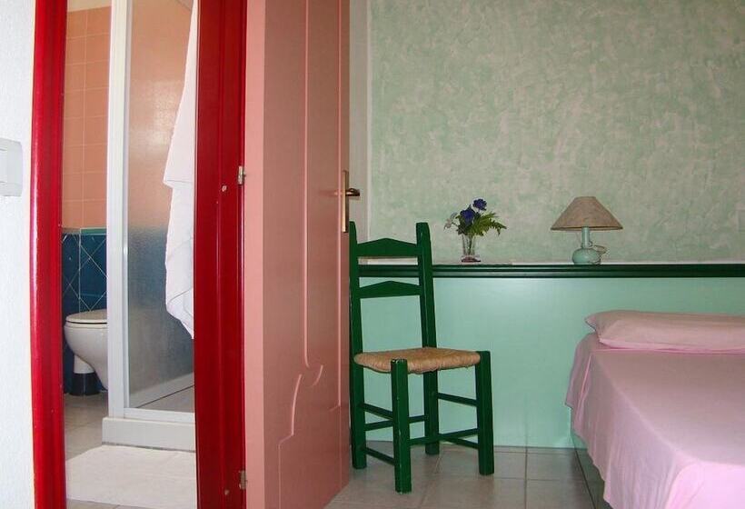 חדר סטנדרט לשלושה, S Ustiarvu