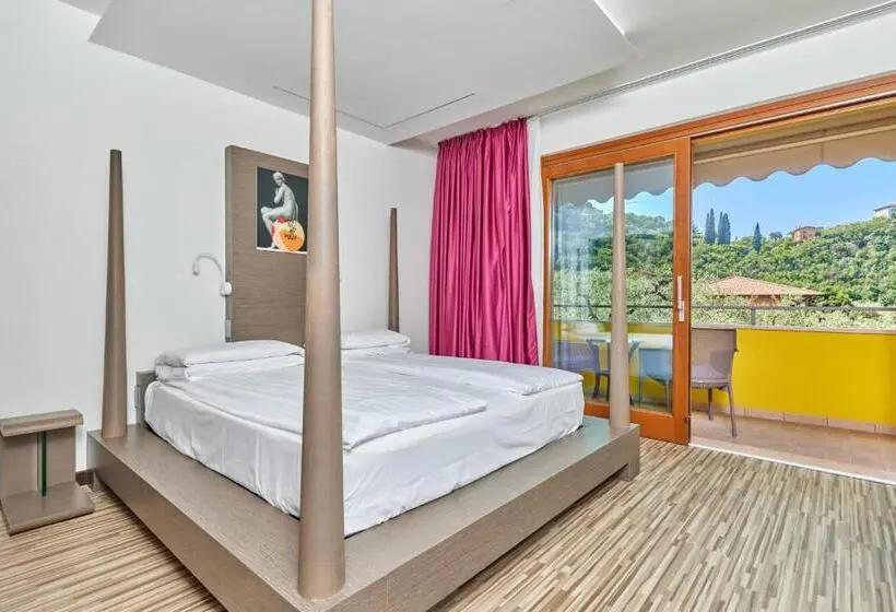 اتاق لوکس, Vacanze 2000   Adults Only