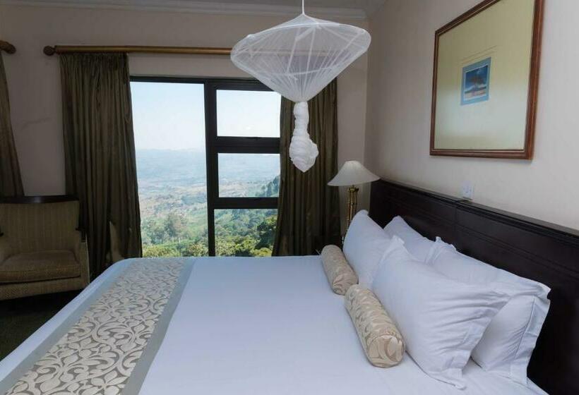 Deluxe Room King Size Bed, Sunbird Ku Chawe