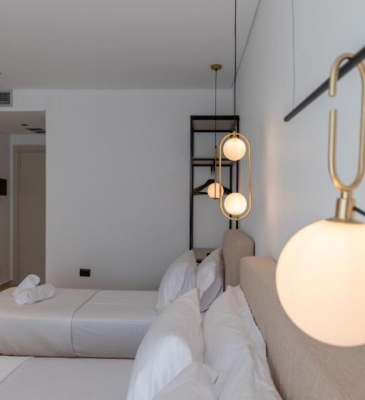 غرفة سوبيريور ثلاثية مطلّة علي البحر, Litan