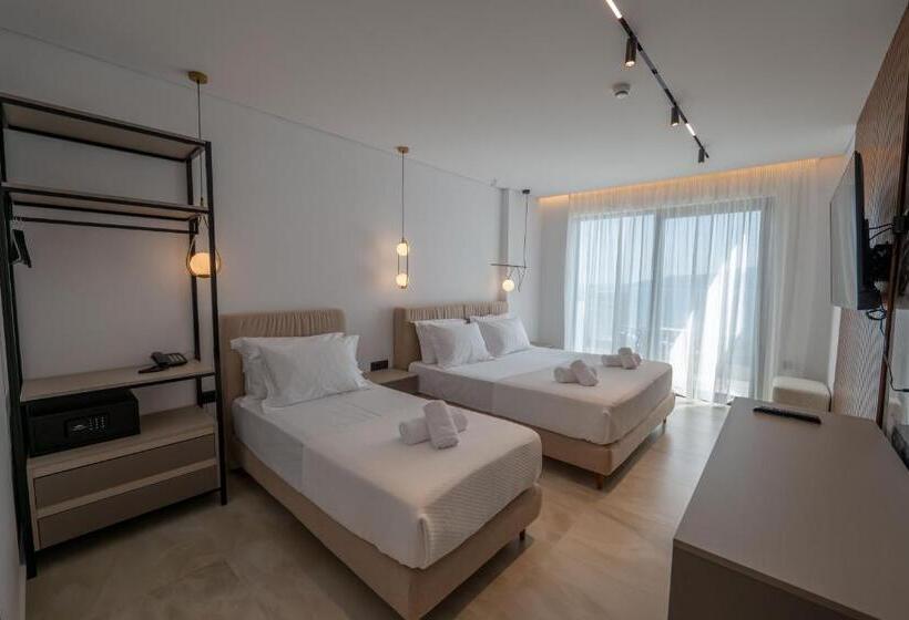 غرفة سوبيريور ثلاثية مطلّة علي البحر, Litan