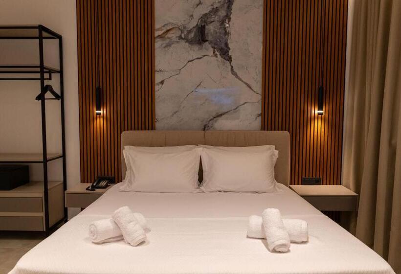 غرفة سوبيريور ثلاثية, Litan