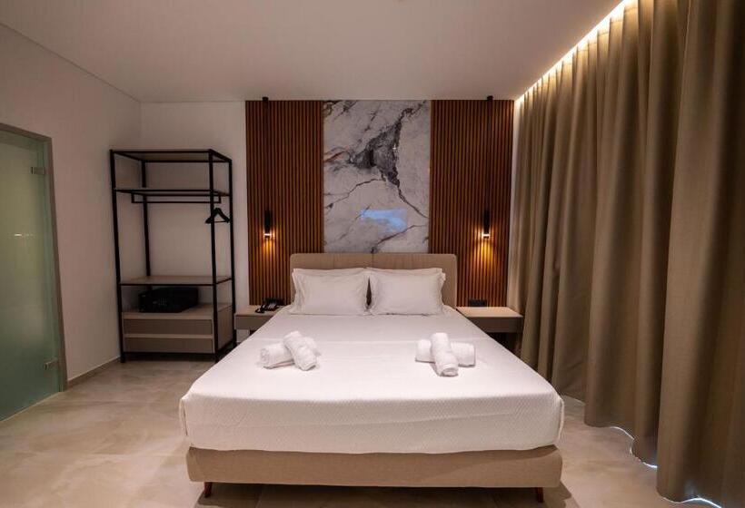 غرفة سوبيريور ثلاثية, Litan