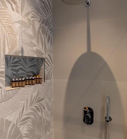 جناح عائلي, Litan