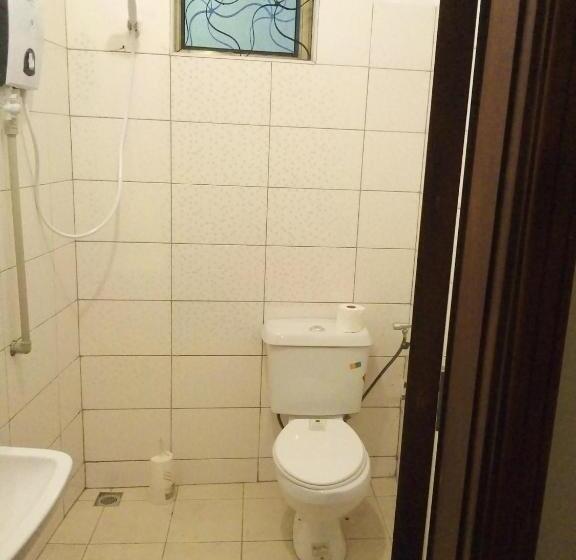 اتاق استاندارد یک نفره, Suzie Hotel Kampala Uganda