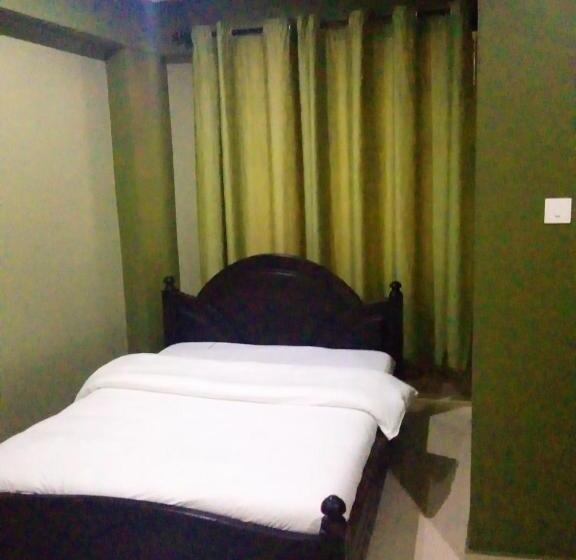 اتاق استاندارد یک نفره, Suzie Hotel Kampala Uganda