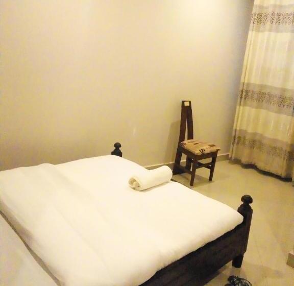 اتاق استاندارد یک نفره, Suzie Hotel Kampala Uganda
