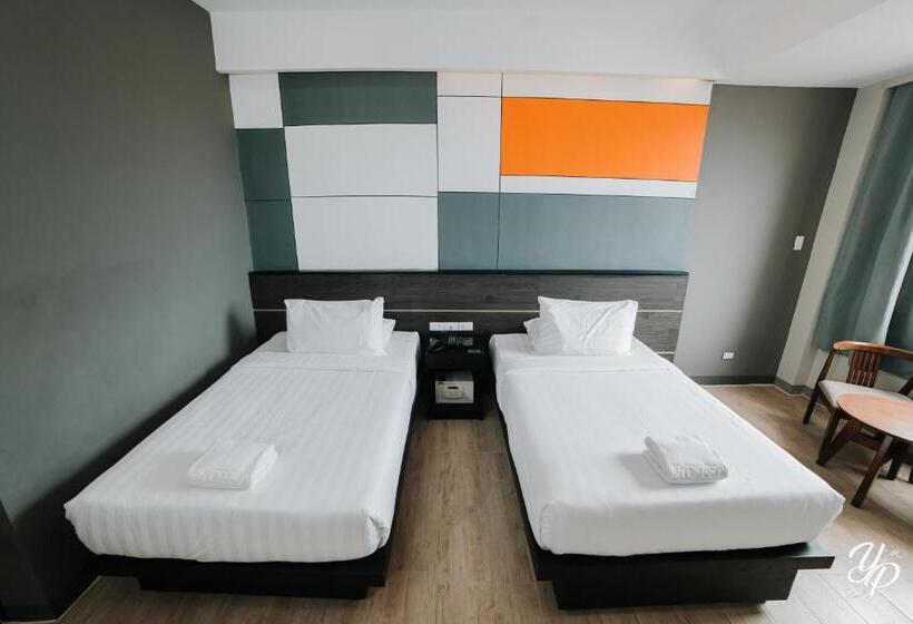 اتاق لوکس, Marcelina