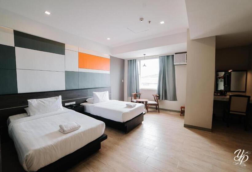 اتاق لوکس, Marcelina