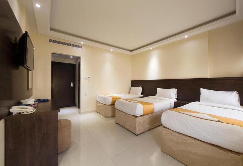 חדר אקונומי לשלושה, Snood Al Azama