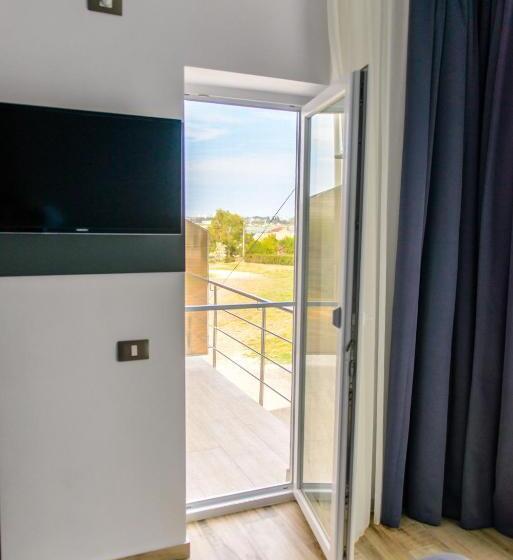 غرفة قياسية مزوَّدة بشُرفة, Pensiunea Mara