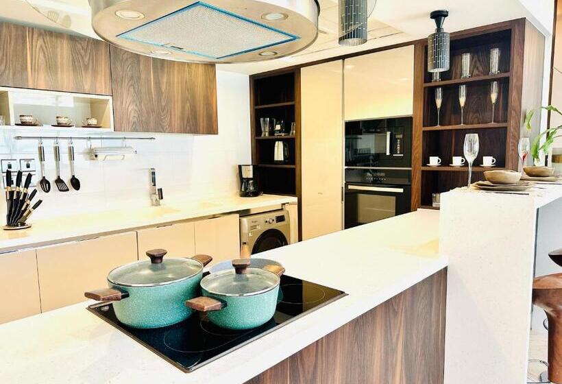 اتاق لوکس با بالکن و چشمانداز دریا, Saxophone Suites