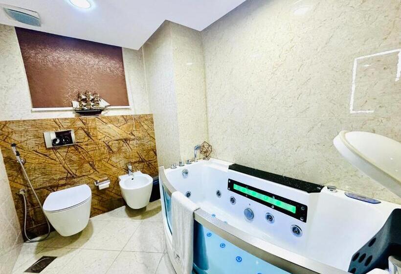 اتاق لوکس با بالکن و چشمانداز دریا, Saxophone Suites