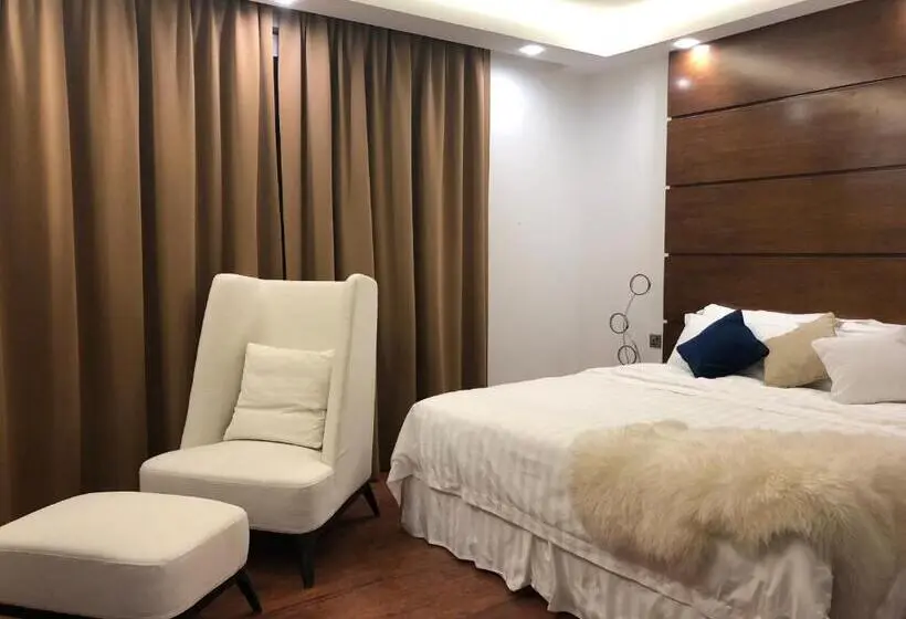 اتاق لوکس با بالکن, Saxophone Suites