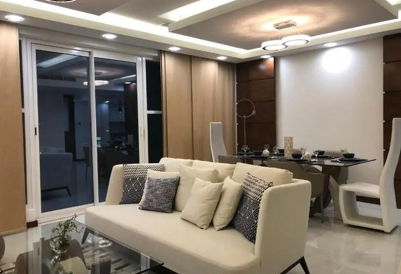 اتاق لوکس با بالکن, Saxophone Suites