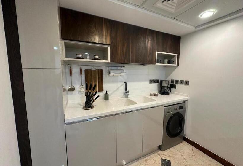 اتاق لوکس با بالکن, Saxophone Suites