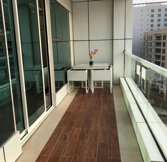 اتاق لوکس یک تخته, Saxophone Suites