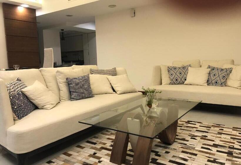 اتاق استاندارد, Saxophone Suites