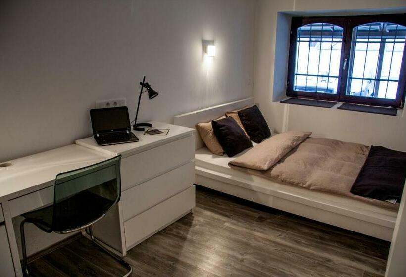 اتاق استاندارد سه تخته با سرویس بهداشتی مشترک, 4rooms
