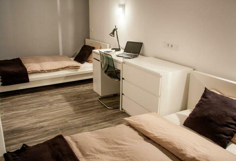 اتاق استاندارد سه تخته با سرویس بهداشتی مشترک, 4rooms