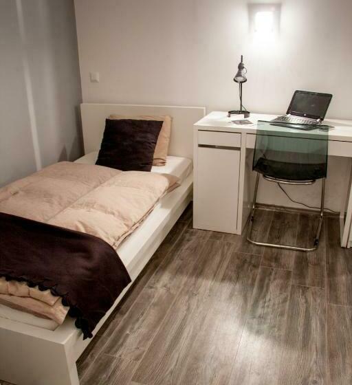 اتاق استاندارد سه تخته با سرویس بهداشتی مشترک, 4rooms