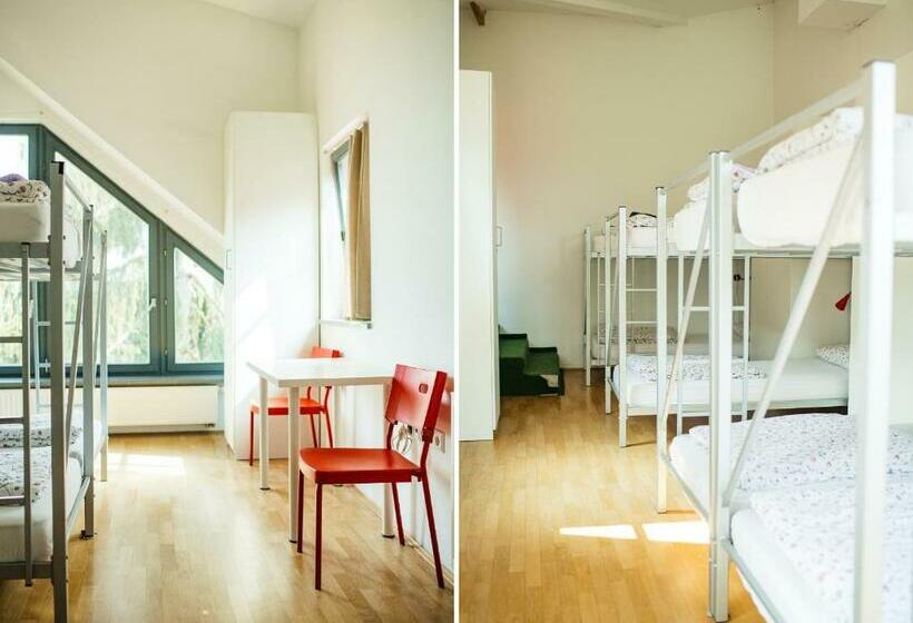 تختخواب در اتاق مشترک, Cukrarna Guest Accommodation