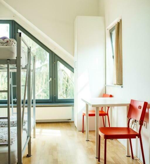 تختخواب در اتاق مشترک, Cukrarna Guest Accommodation