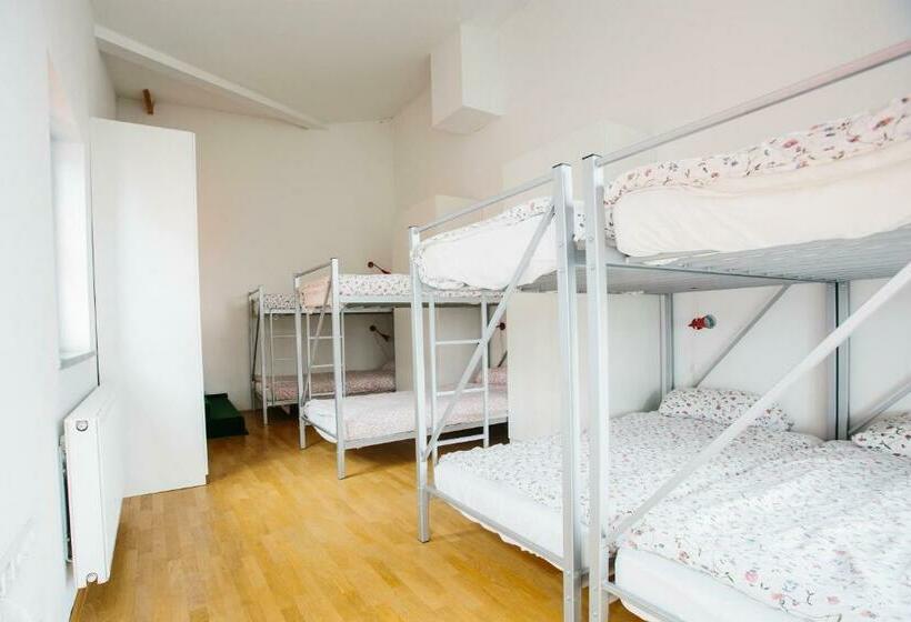 تختخواب در اتاق مشترک, Cukrarna Guest Accommodation