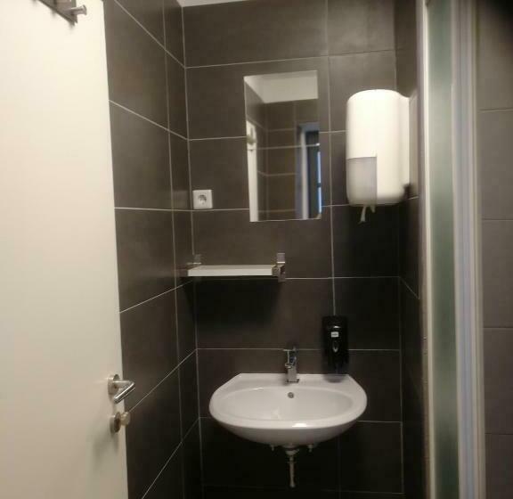 Łóżko we Wspólnym Pokoju, Cukrarna Guest Accommodation