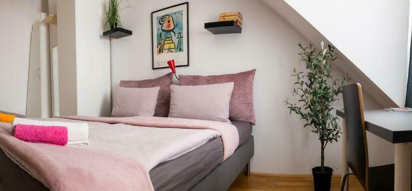 اتاق استاندارد با سرویس بهداشتی مشترک, Cukrarna Guest Accommodation