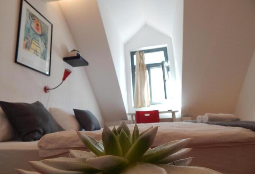 اتاق استاندارد با سرویس بهداشتی مشترک, Cukrarna Guest Accommodation