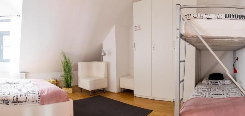 اتاق خانوادگی با سرویس بهداشتی مشترک, Cukrarna Guest Accommodation