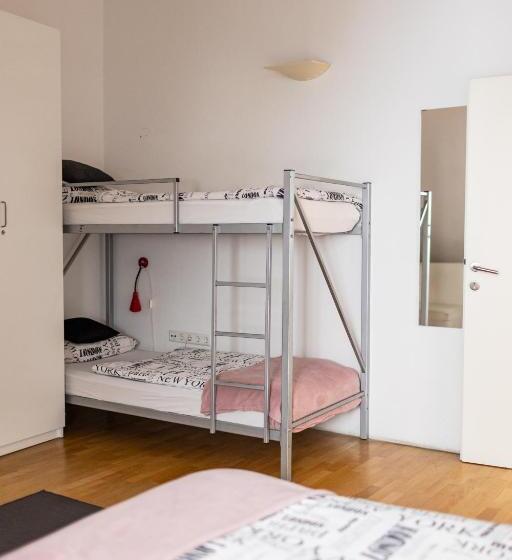 اتاق خانوادگی با سرویس بهداشتی مشترک, Cukrarna Guest Accommodation