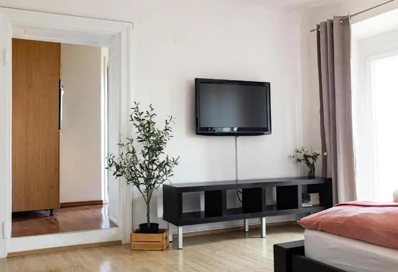 آپارتمان 1 خوابه با بالکن, Cukrarna Guest Accommodation