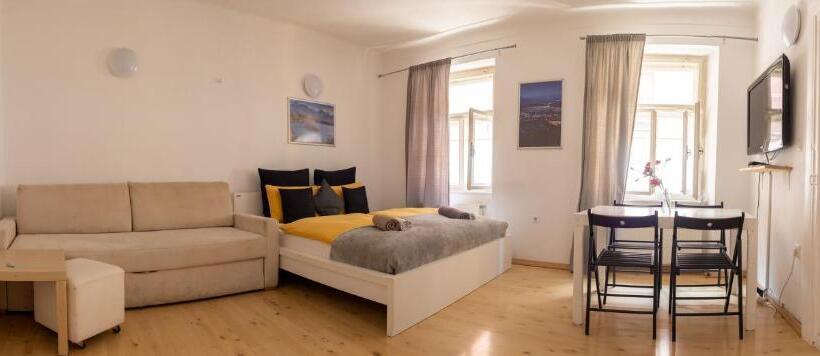 آپارتمان 1 خوابه, Cukrarna Guest Accommodation