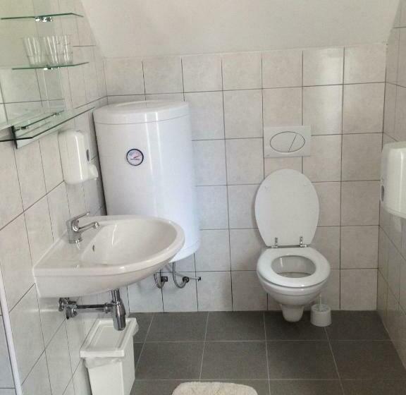 اتاق استاندارد با بالکن, B&b Rot