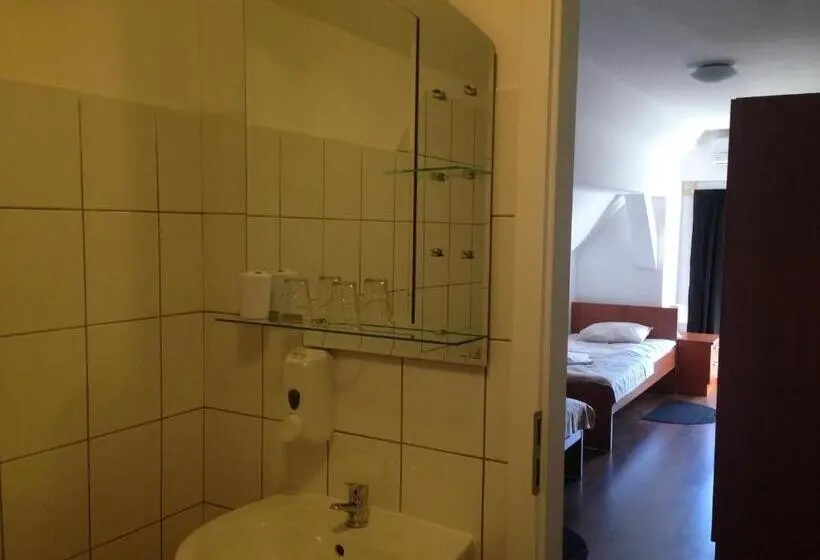 اتاق استاندارد با چشم‌انداز, B&b Rot