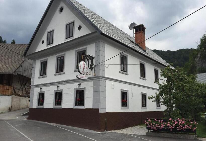 اتاق استاندارد با چشم‌انداز کوهستان, B&b Rot