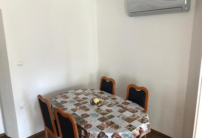 آپارتمان 1 خوابه با چشم‌انداز, B&b Rot