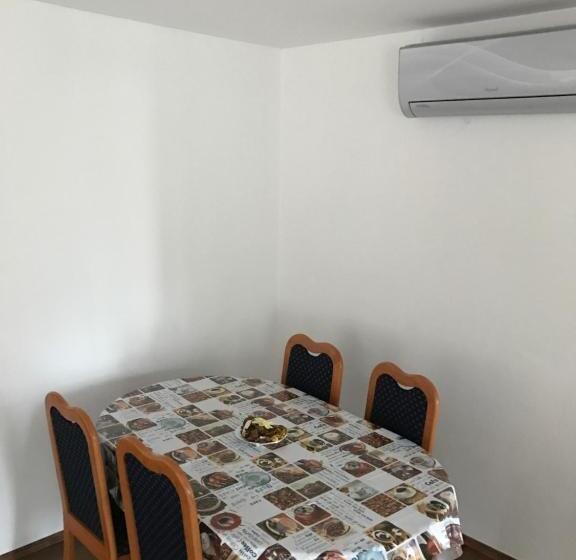 آپارتمان 1 خوابه با چشم‌انداز, B&b Rot