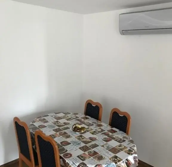 آپارتمان 1 خوابه با چشم‌انداز, B&b Rot