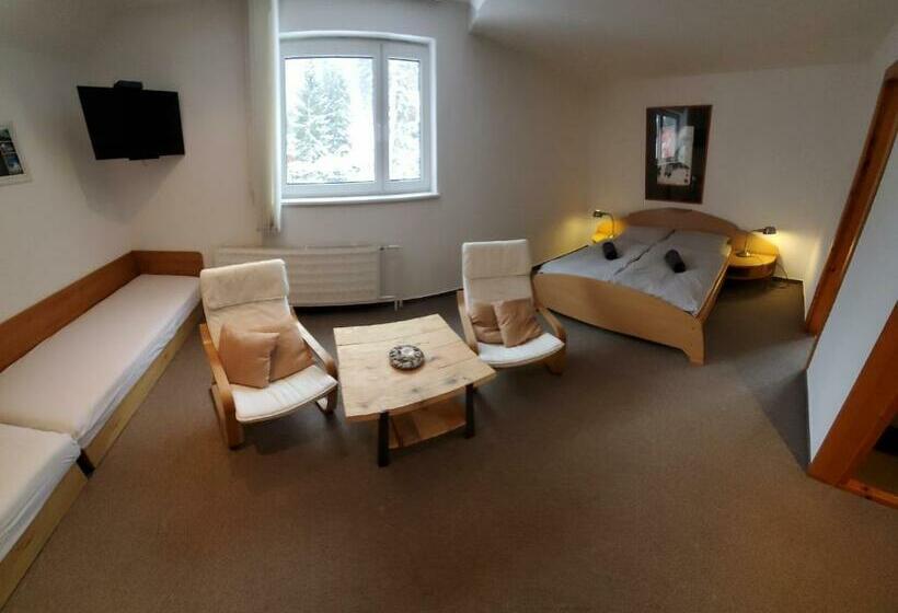 اتاق خانوادگی, Chata Marga