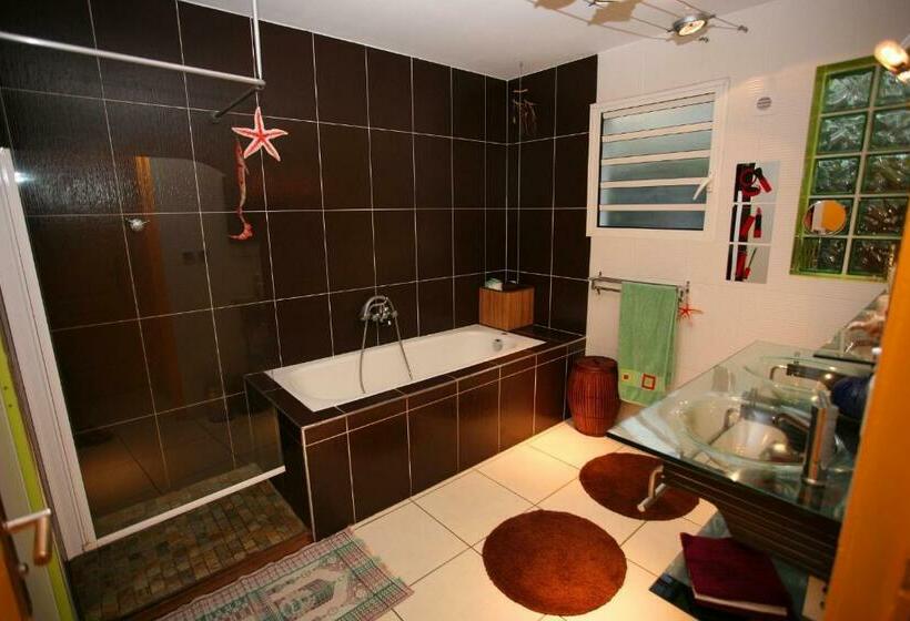 اتاق استاندارد با چشمانداز استخر, La Villa Zen