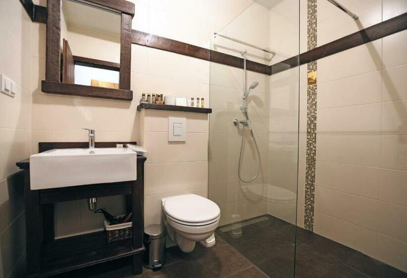 اتاق استاندارد با بالکن, Pomona Relaxing Nature Guest House